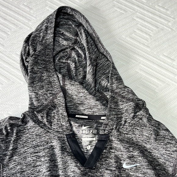 Nike running top - Picture 2 of 5